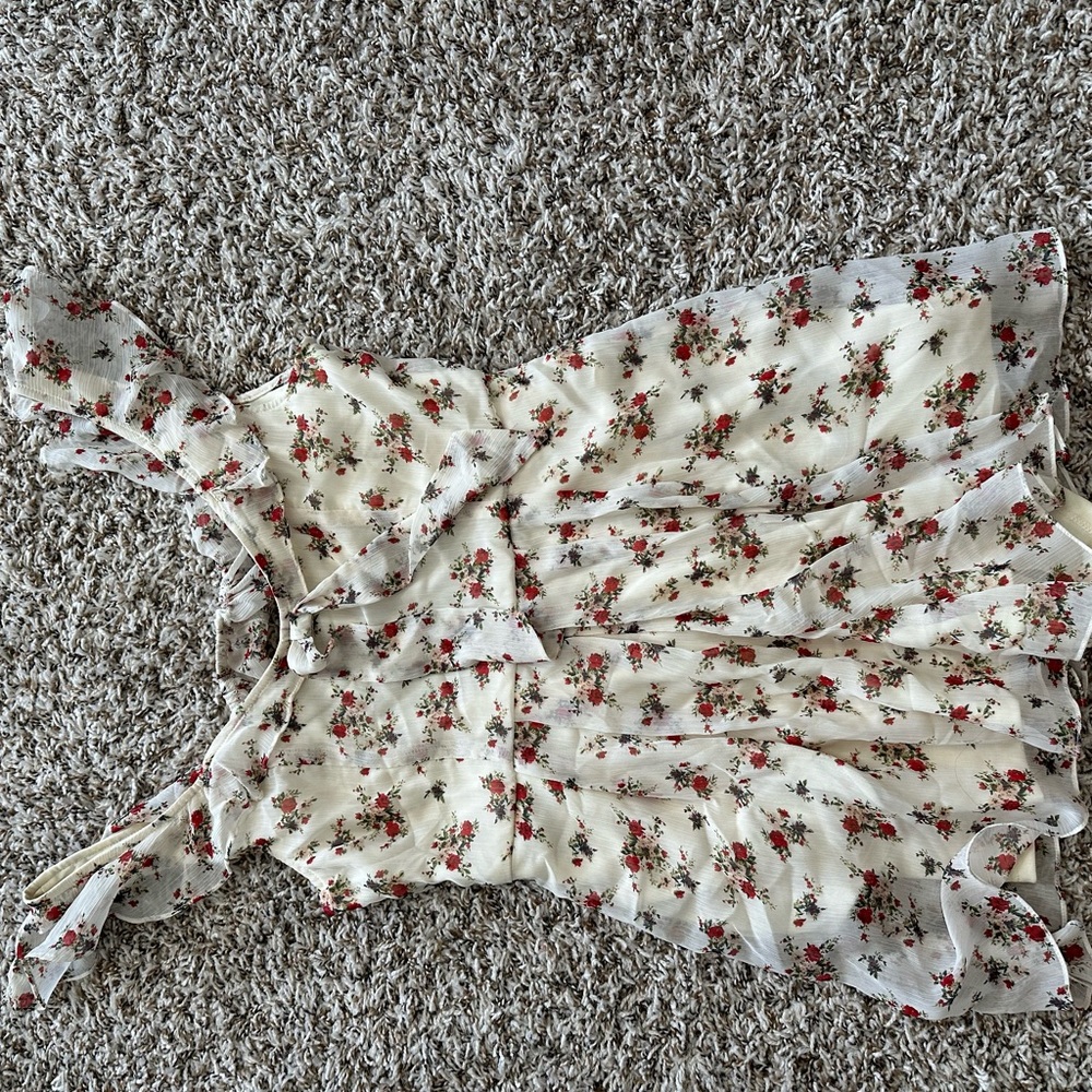 Open back / floral romper / never worn / MIMICHICA